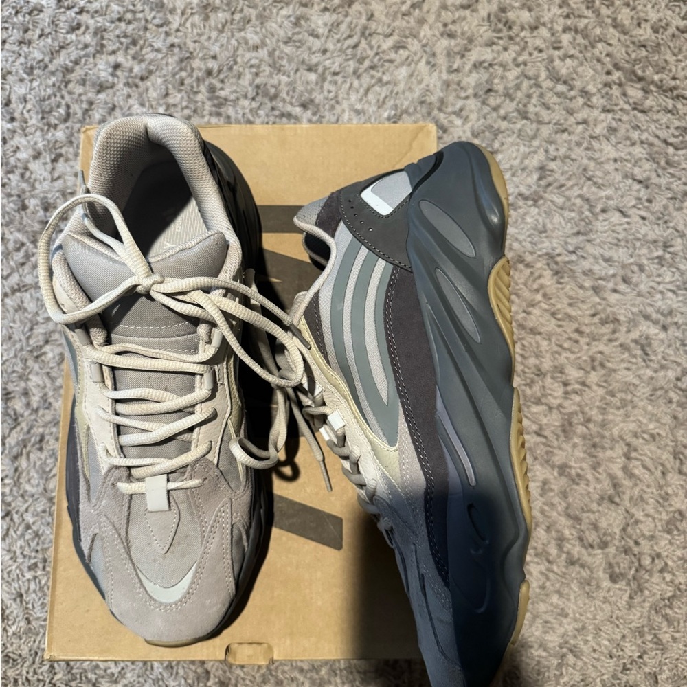 Yezzy 700 “Tephra” size 12